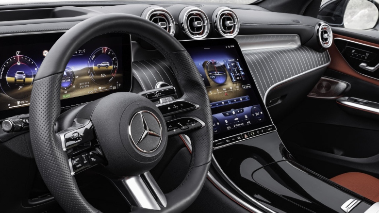 <p>Vista interior de tablero de Mercedes Benz GLC</p>
