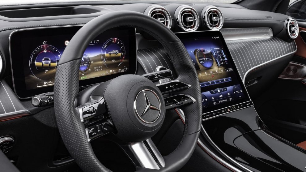<p>Vista interior de tablero de Mercedes Benz GLC</p>